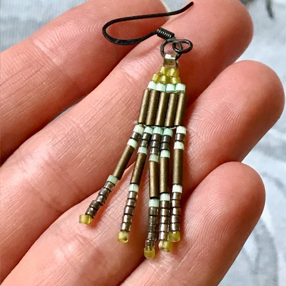 tiny seed bead earrings - Picture 3 of 4